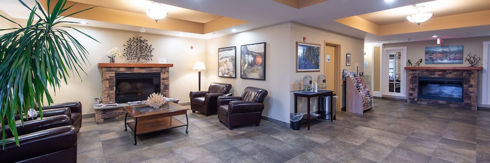Bayview Hotel (ex Holiday Inn Express & Suites Comox Valley) 38/53