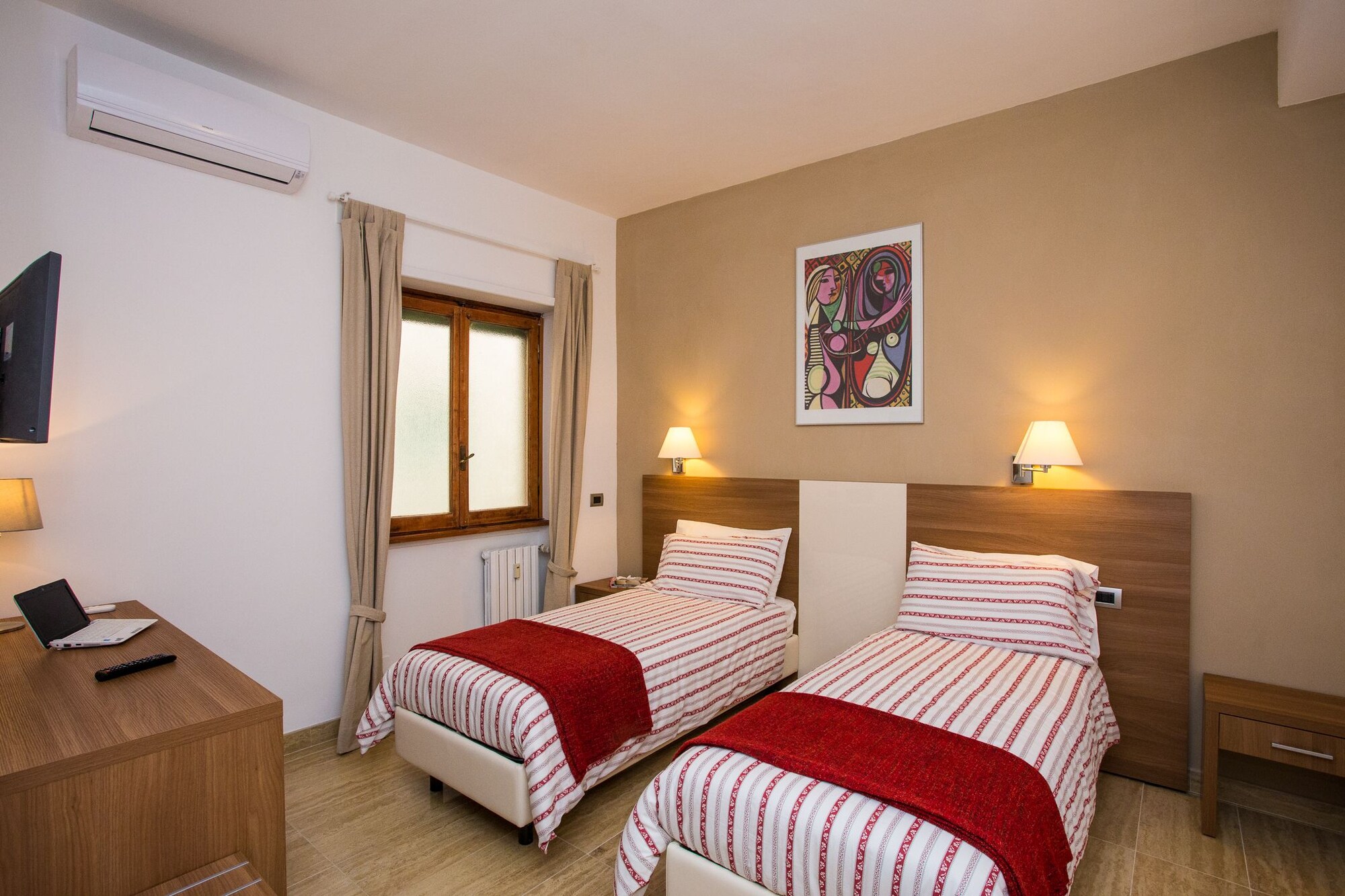 ROOM, SINGLE, BALCONY
