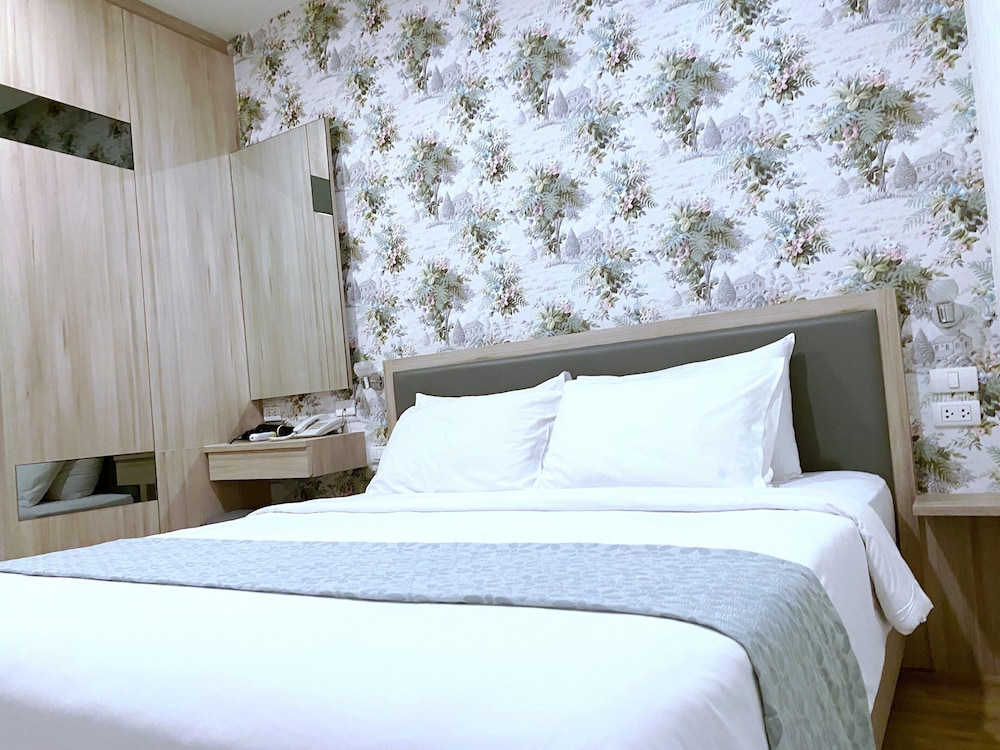 Leela Orchid Hotel 36/49