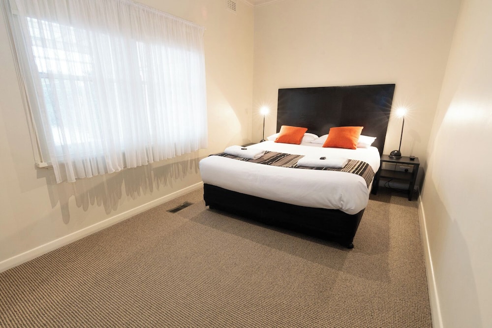 3 Bedrooms, Family, House, 1 Queen and 4 Single Beds