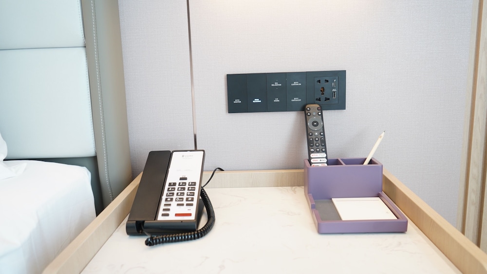 Elong Hotel Jakarta PIK 36/48