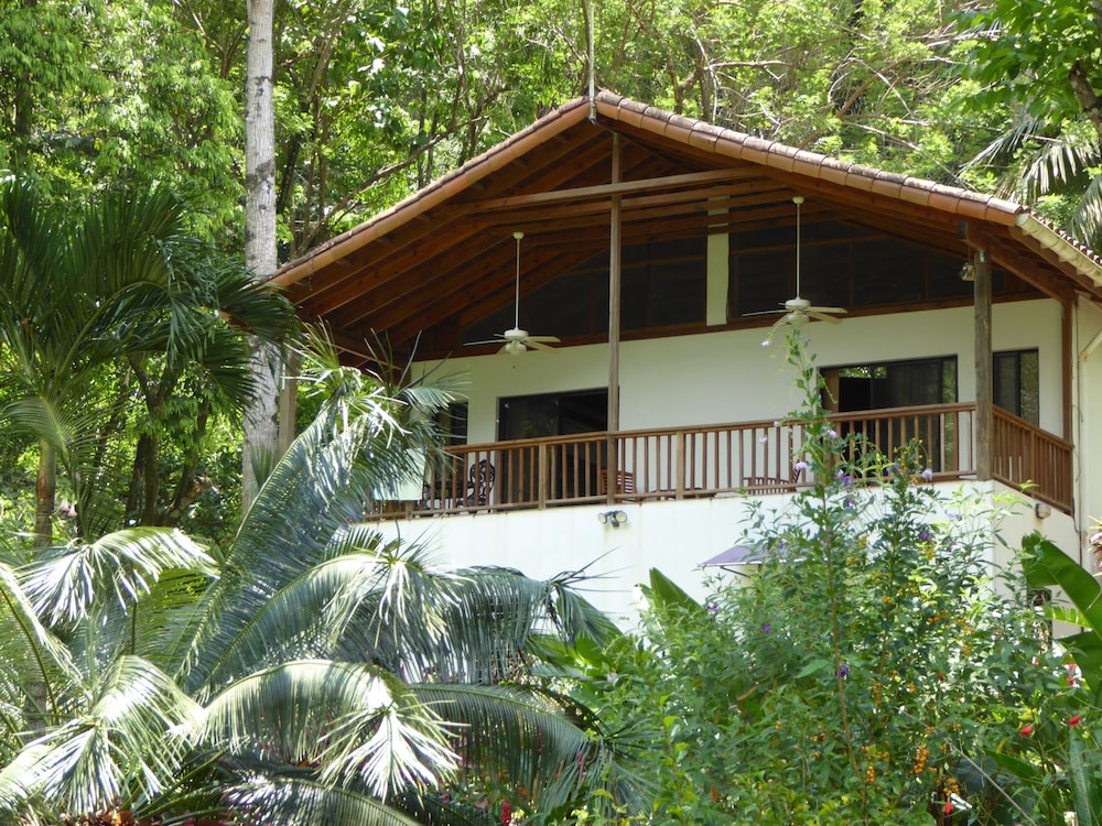 Villas Pico Bonito 10/66