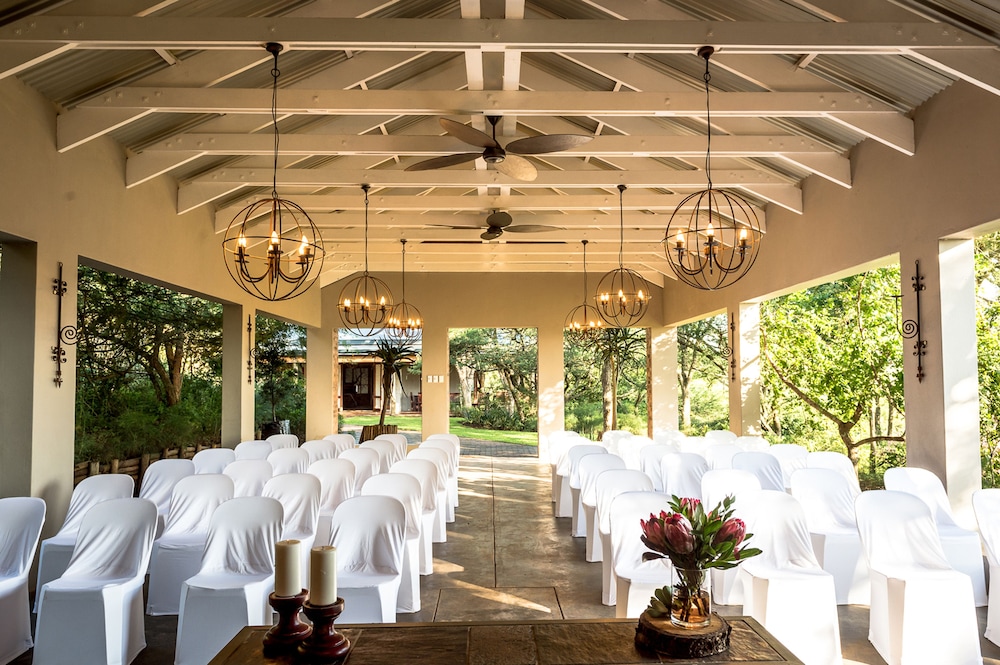 The Hilton Bush Lodge 5/45