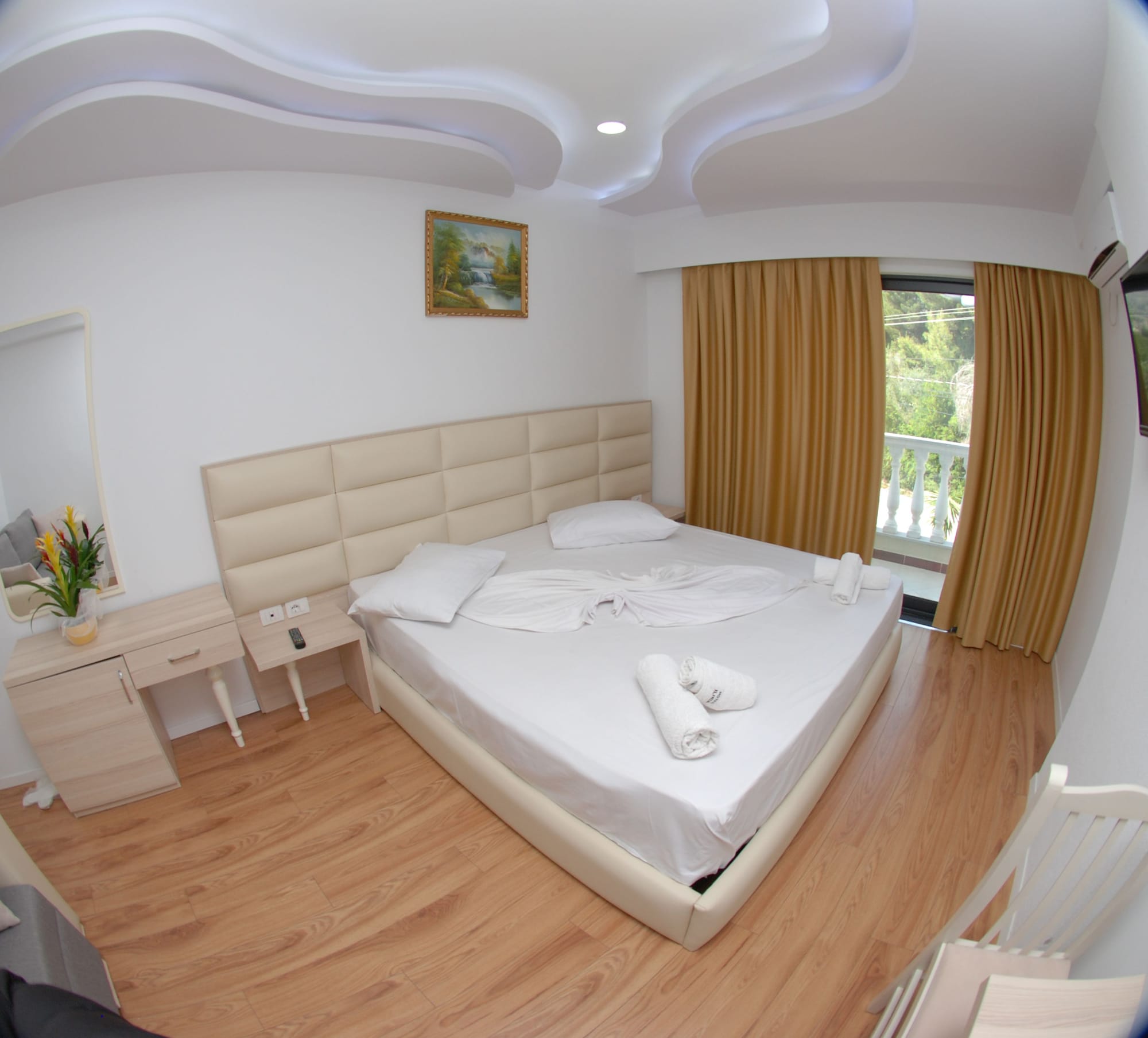 ROOM, DOUBLE OR TWIN BED, BALCONY