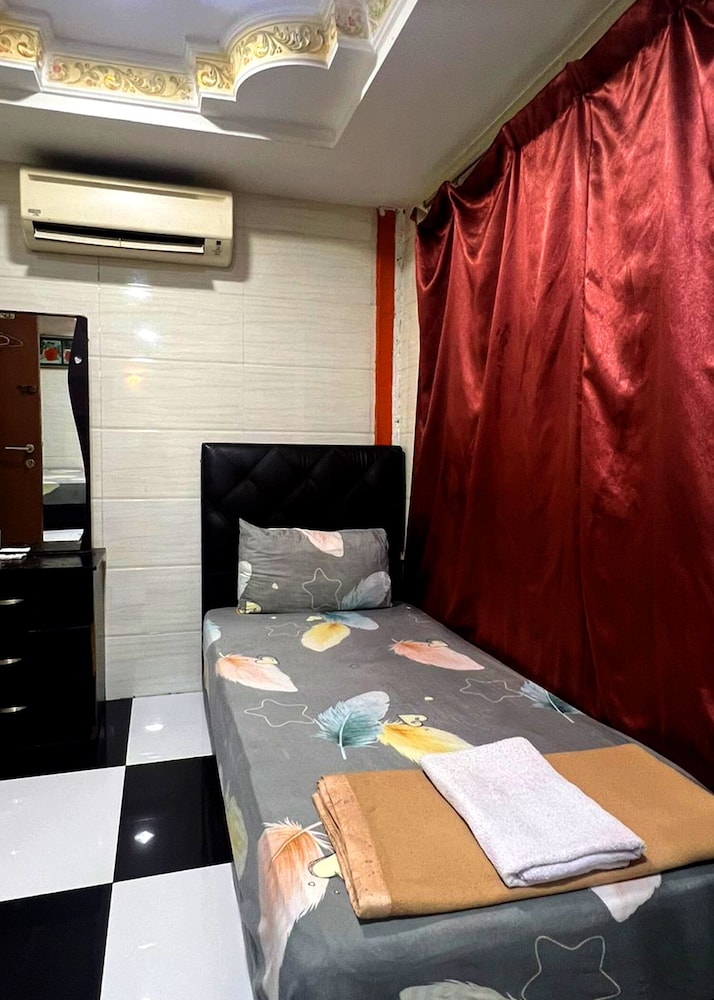 Kota Damansara Business Hotel 27/34