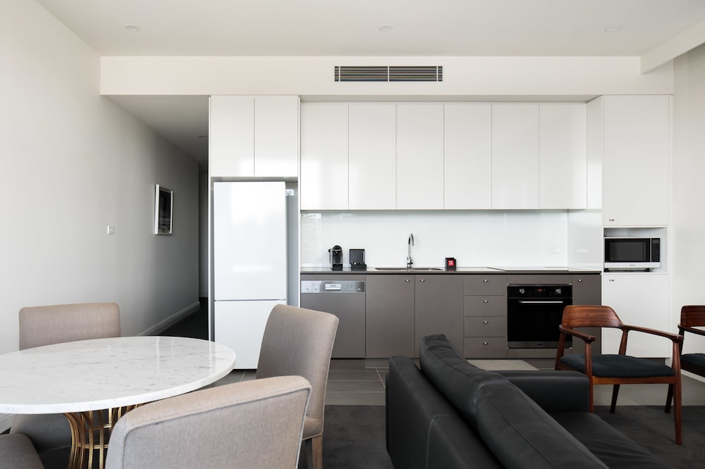 Knightsbridge Canberra 16/61