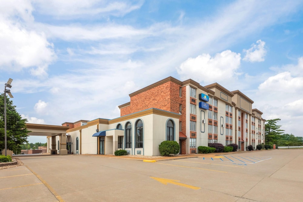 Days Inn & Suites by Wyndham Festus 53/60