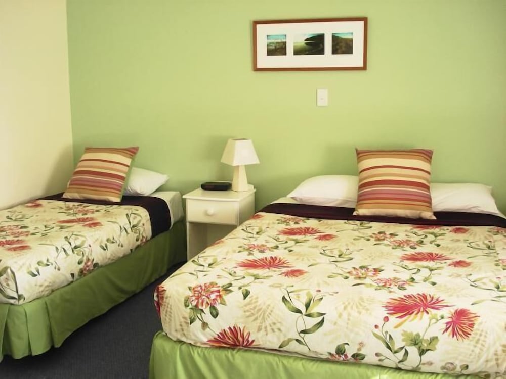 Ducks &amp; Drakes Boutique Motel &amp; Backpackers 9/43