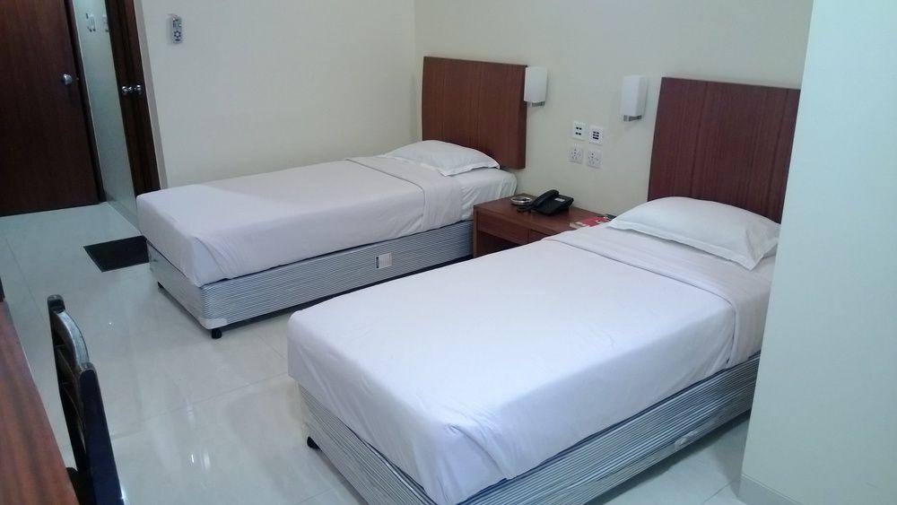Strand Hotel 5/42