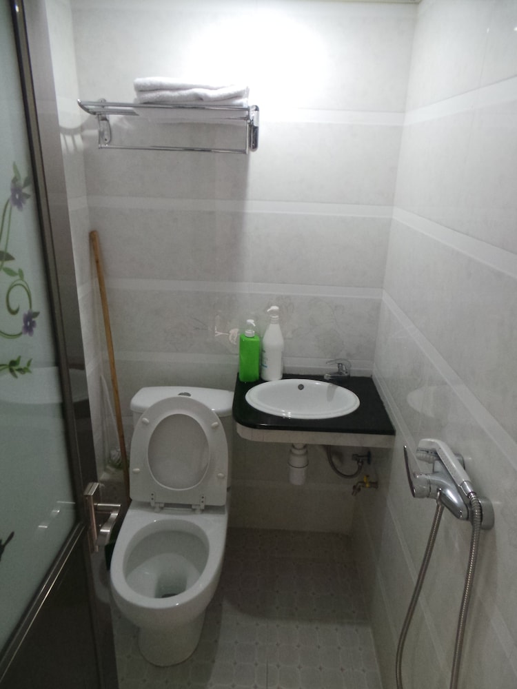 Yue Ka Hotel 16/17