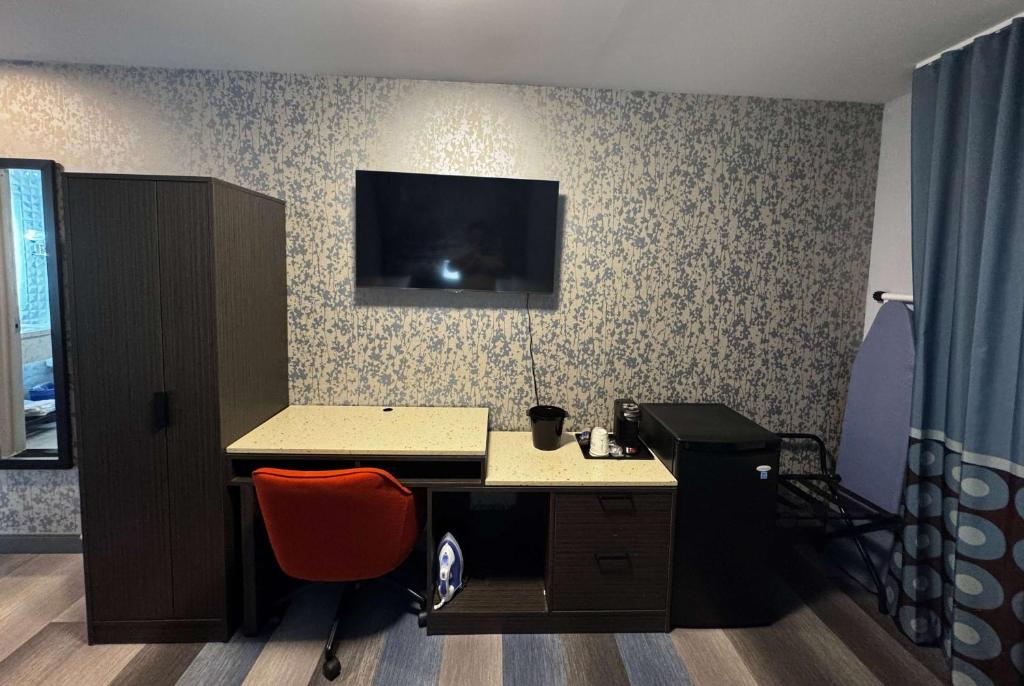 Super 8 by Wyndham Brooklyn Fulton Street/Broadway Junction 24/40