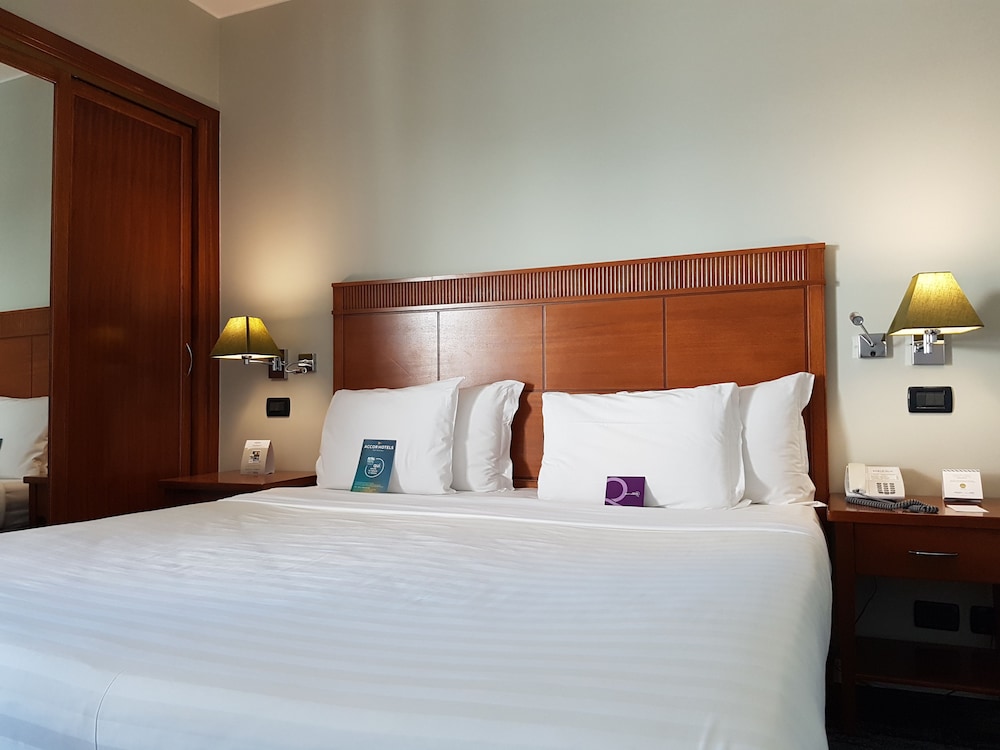 Room, Queen Bed, Accessible