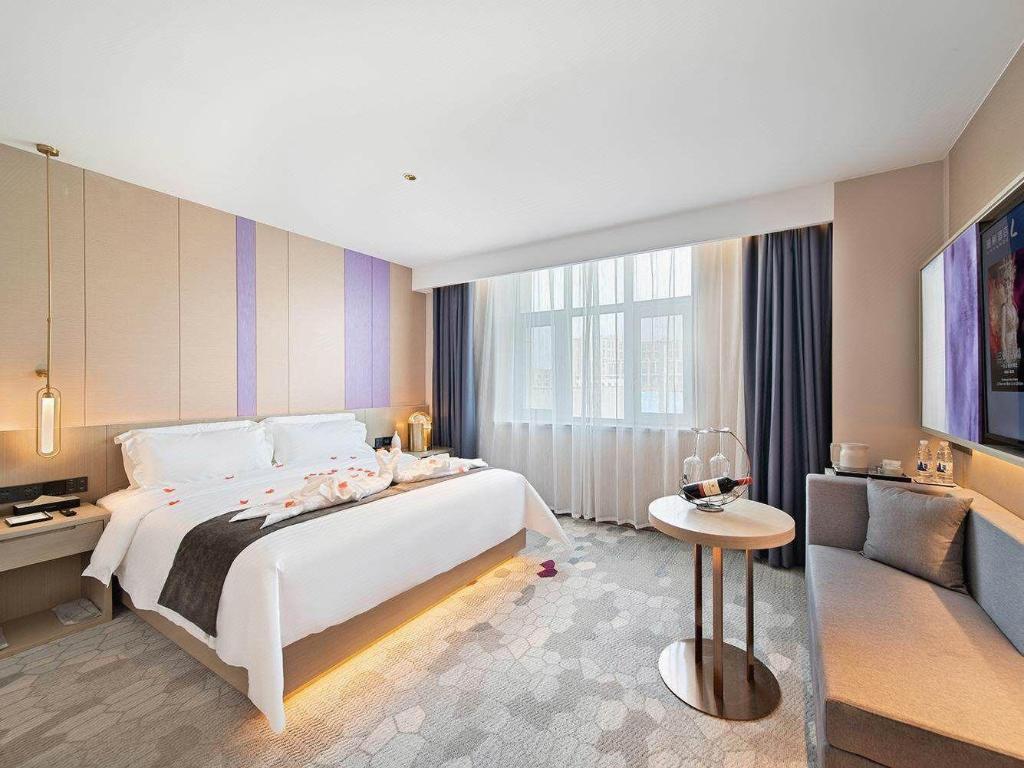 Deluxe, King Bed, with View