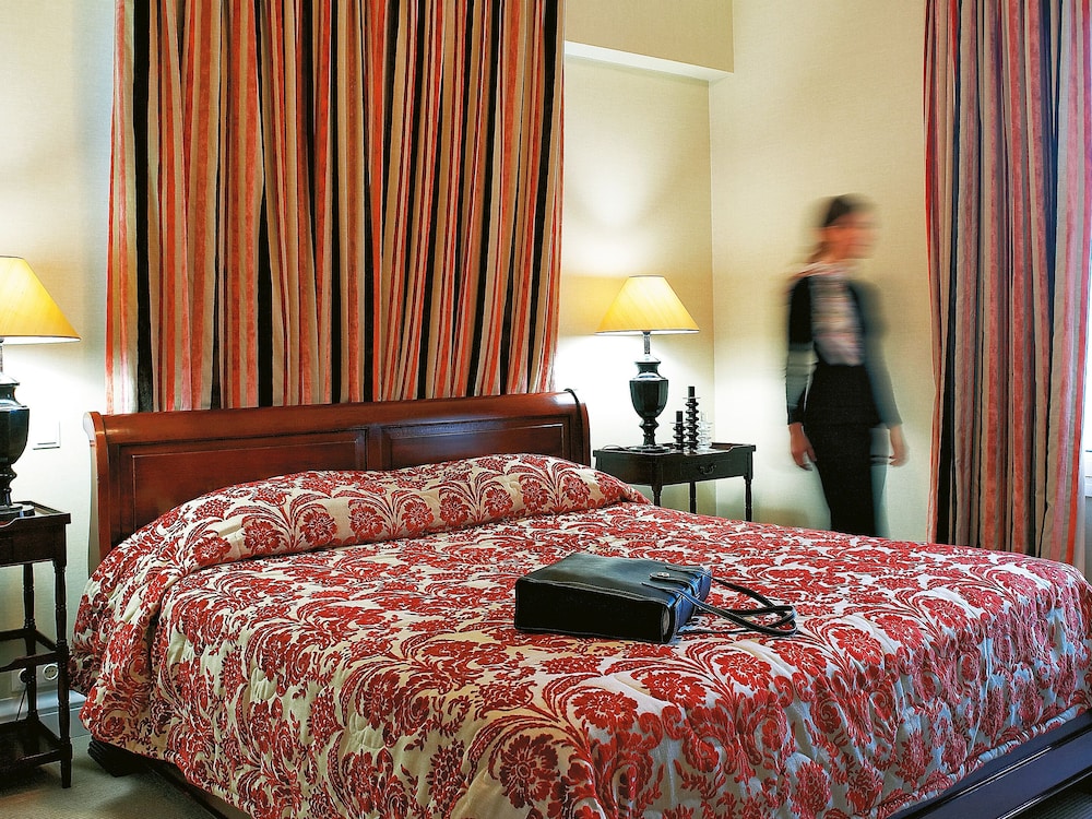 جناح رئاسي بسريرين كوين بإطلالة على المسبح، Grecotel Larissa Imperial 5/8