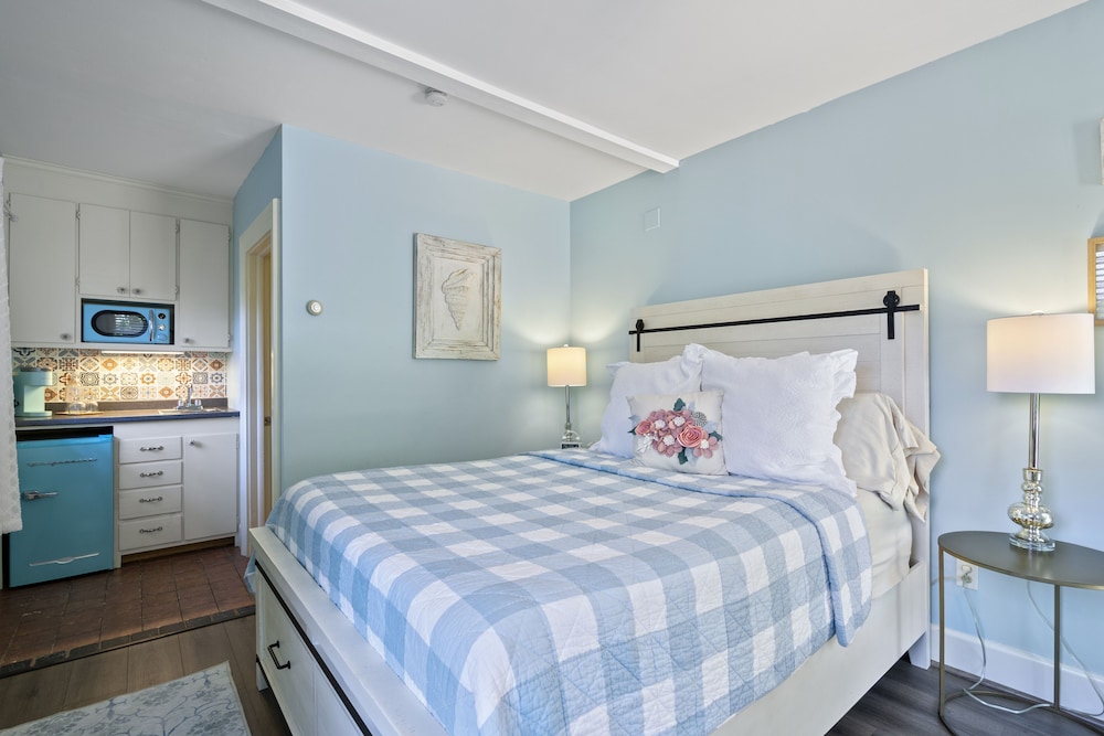 Westbrook Inn Bed and Breakfast 8/74