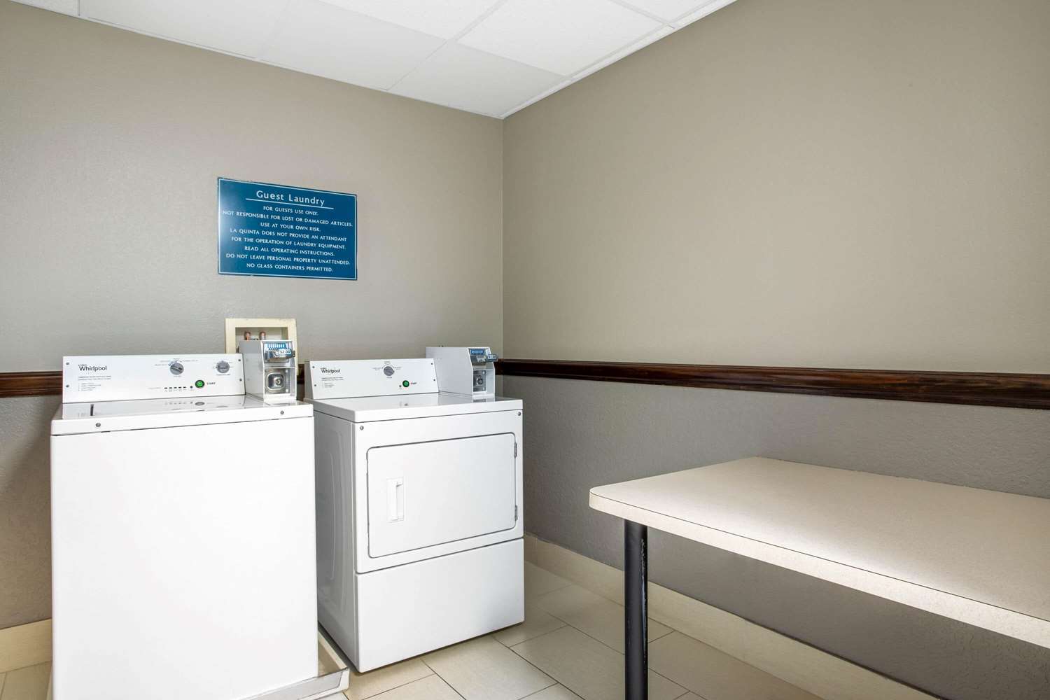 La Quinta Inn & Suites by Wyndham - Tampa South 6/27