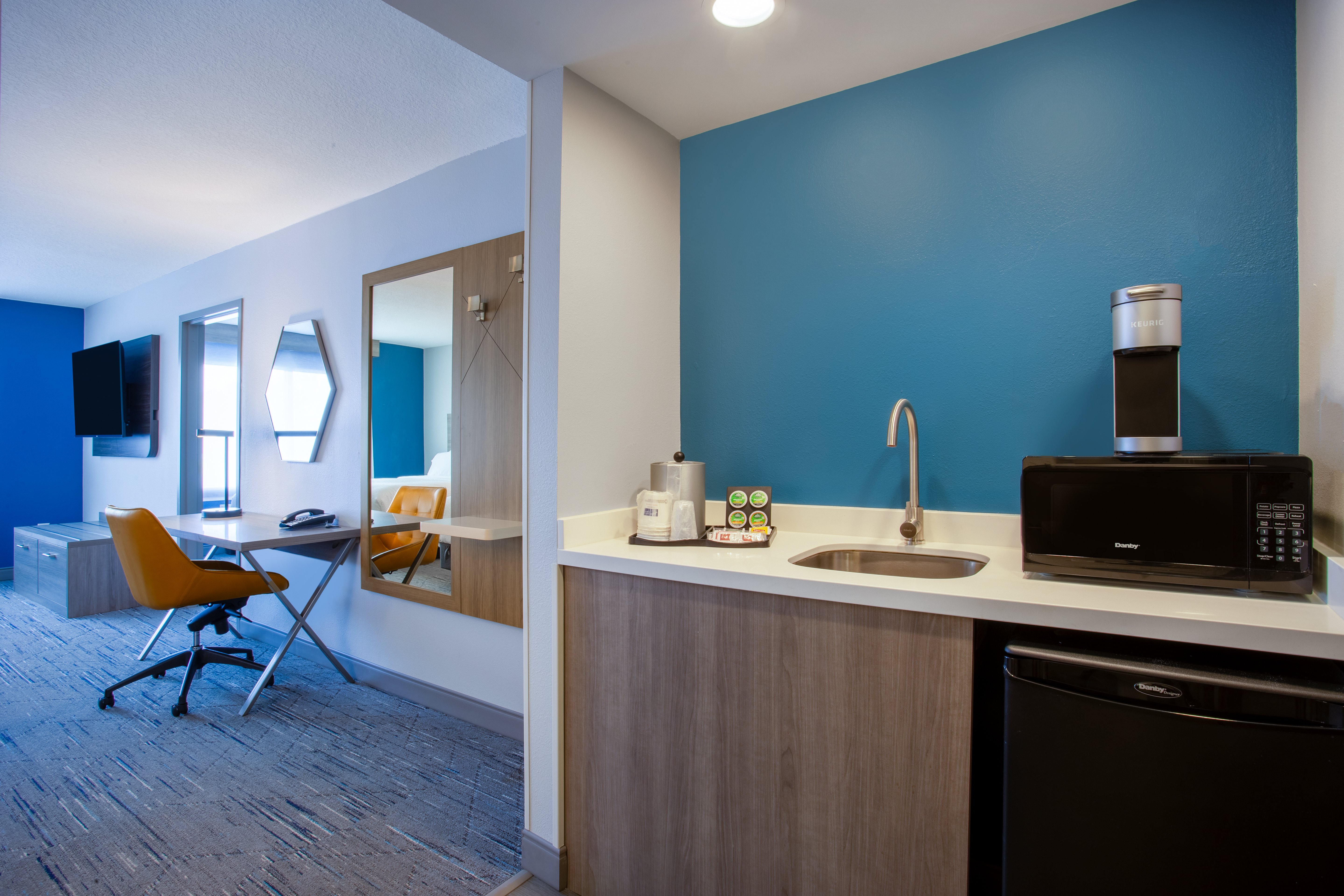 Holiday Inn Express & Suites Bradenton East-Lakewood Ranch 50/50