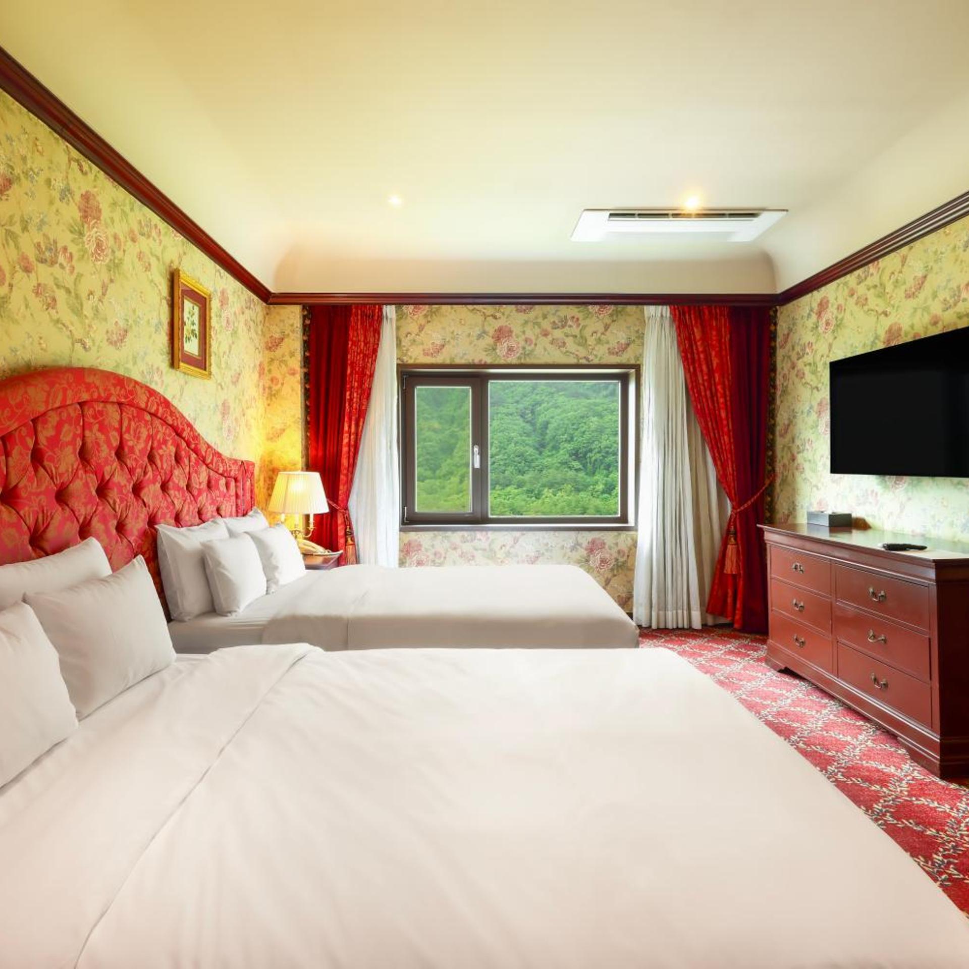 Elizabeth, Suite