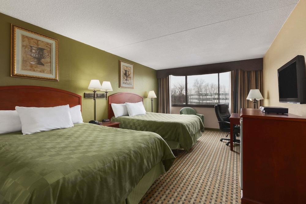 Ramada By Wyndham Rochelle Park Near Paramus 6/17