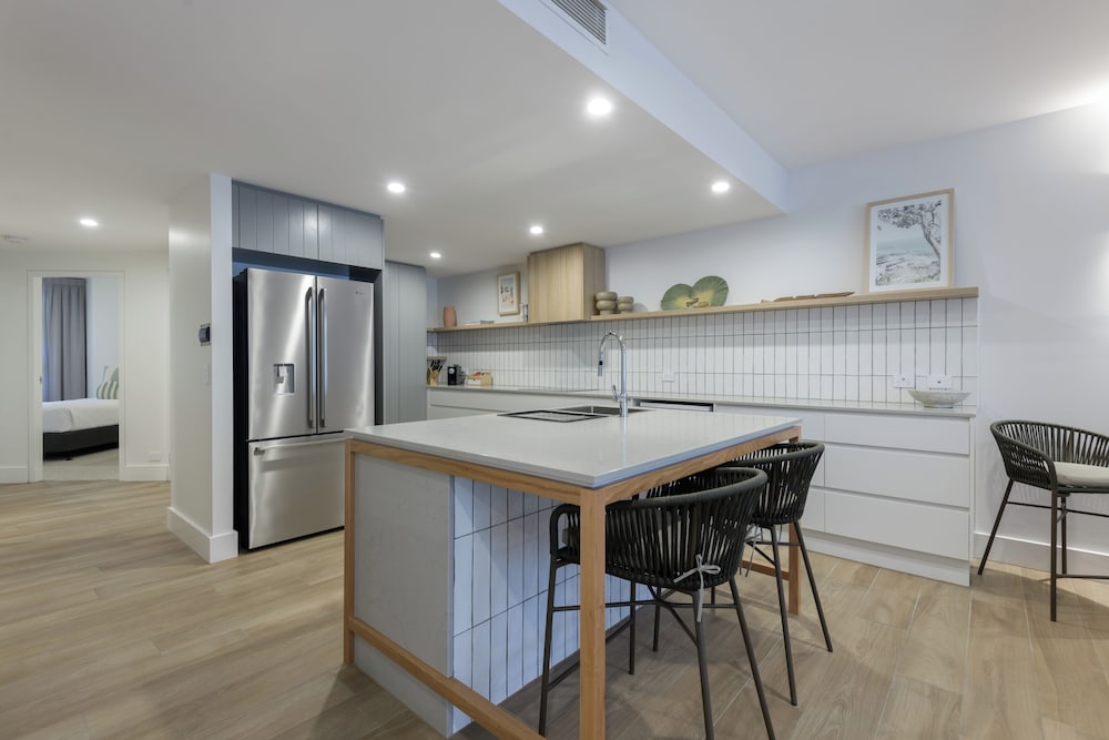Mandalay Luxury Beachfront Apartments 9/59