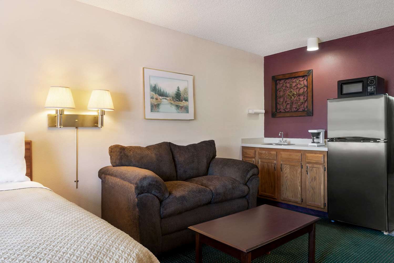 Days Inn By Wyndham Eagle River 12/23