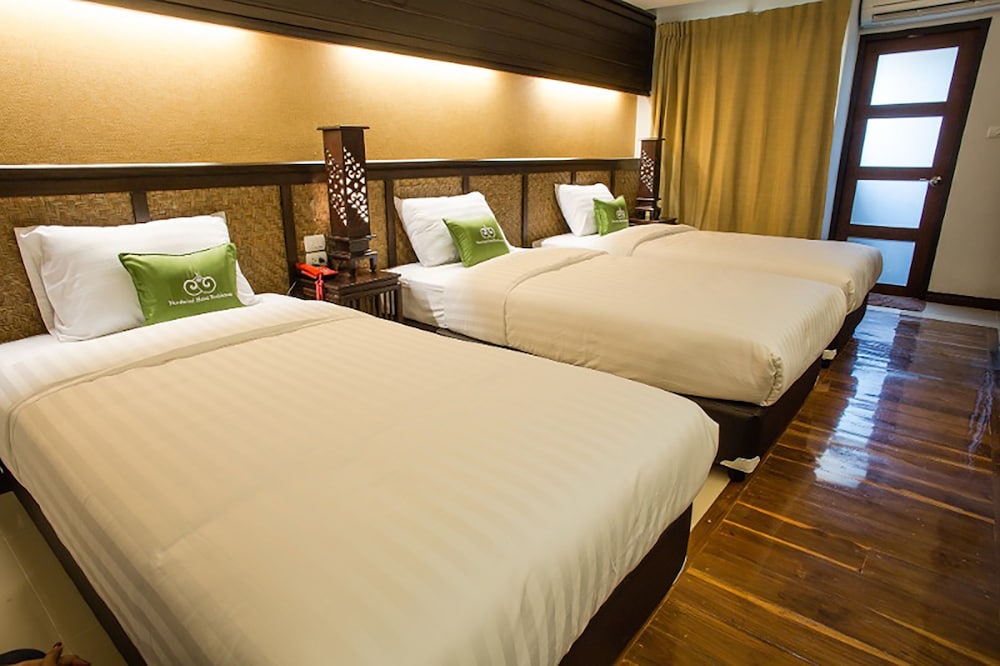 SUPERIOR, TRIPLE, 3 BEDS