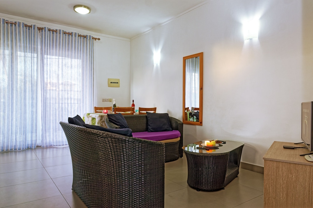Villa Alexis Self-Catering 4/17