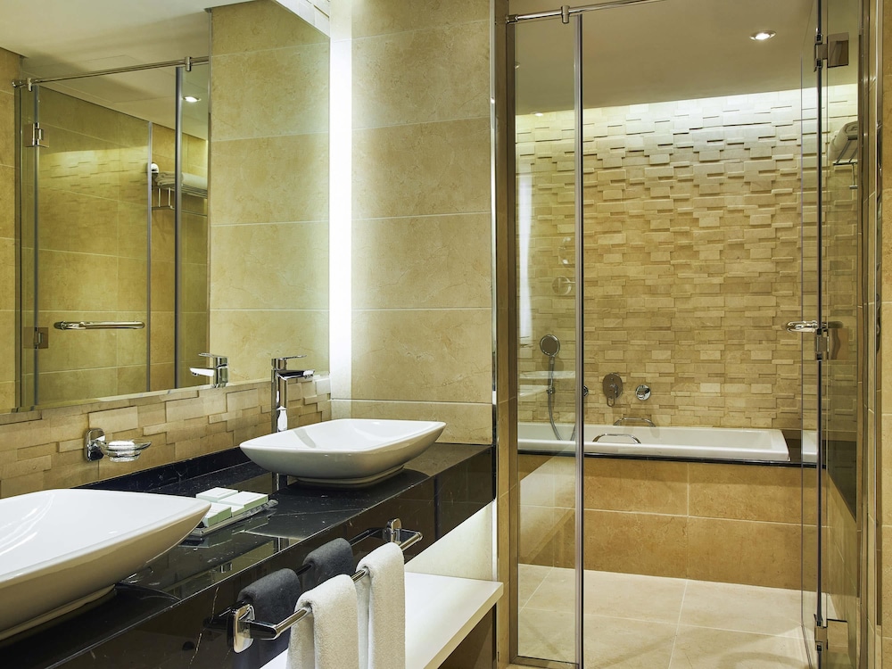 Mercure Dubai Barsha Heights Hotel Suites and Apartments 50/50