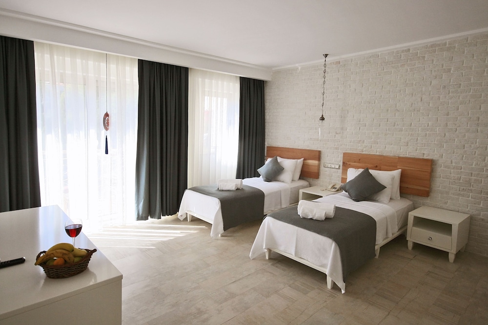 DELUXE, TWIN BEDS