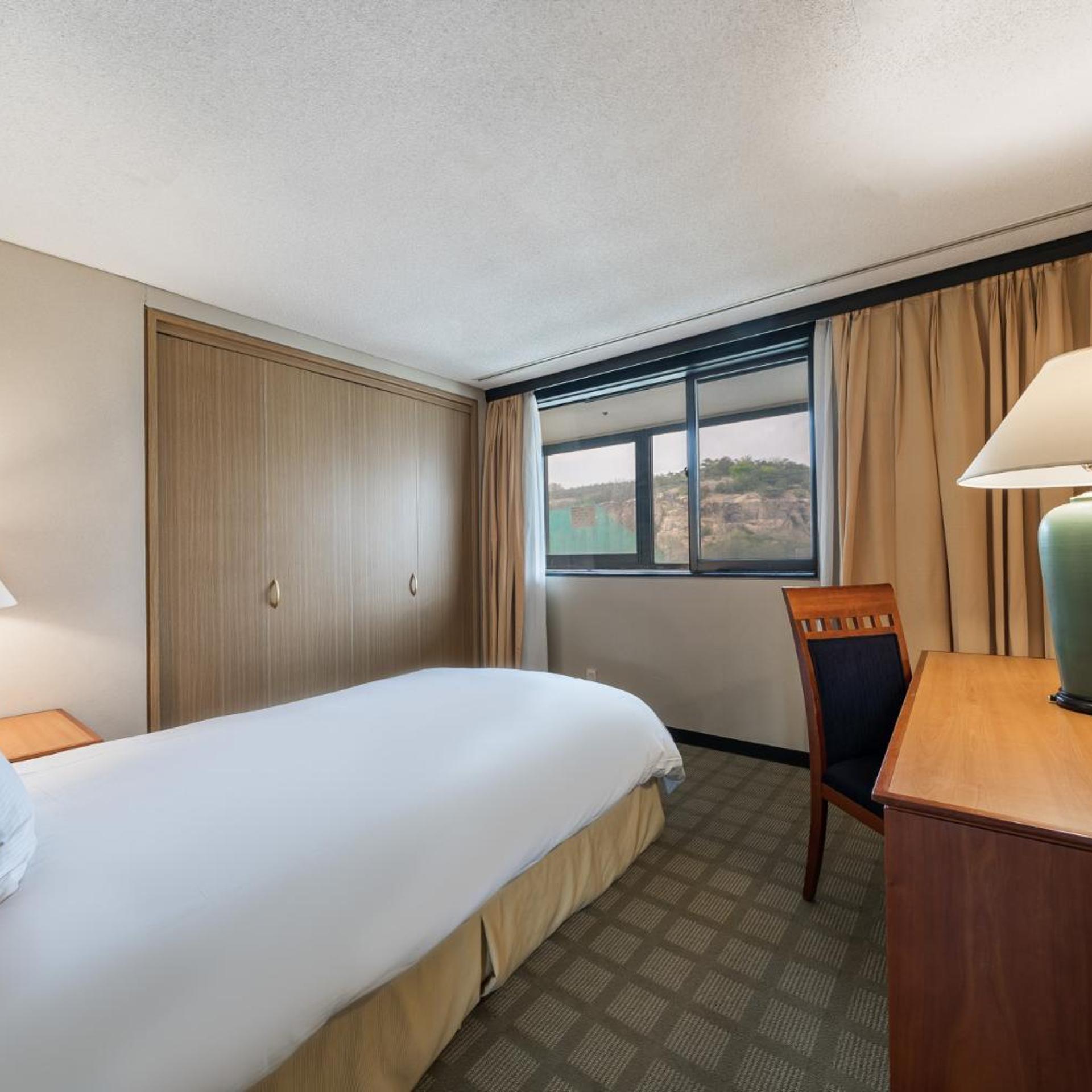 4 Bedrooms, Grand, Suite, Apartment