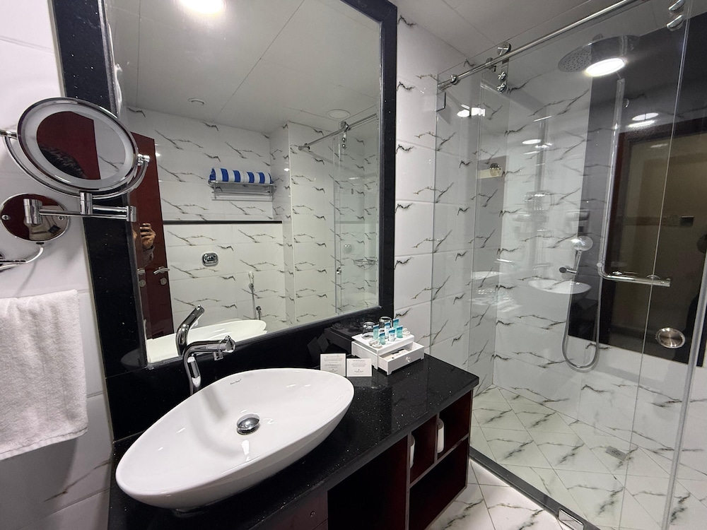 Golden Tulip Headington Ruwi Hotel 78/80