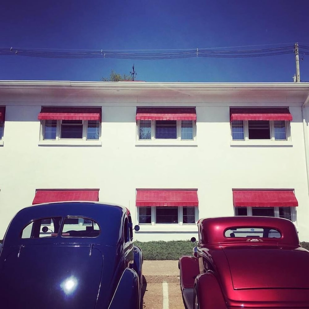 Holiday Music Motel 3/64