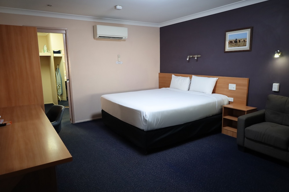 SUN PALMS MOTEL 32/67