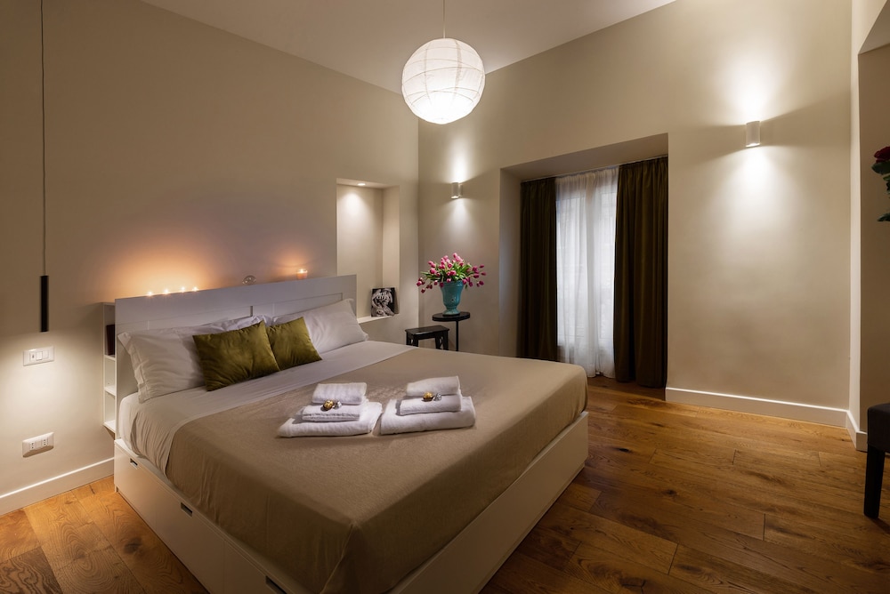 Claudia Rooms 4/39