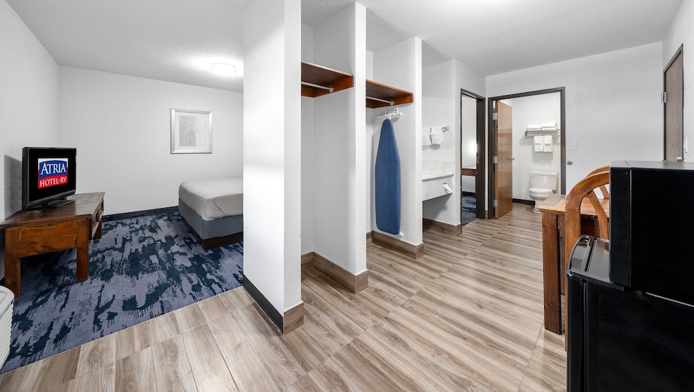 Atria Hotel and RV McGregor 34/59