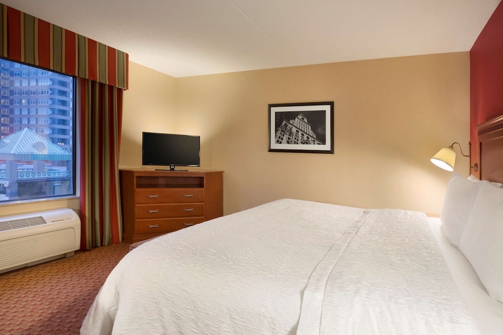 Hampton Inn and Suites Hartford/East Hartford 16/50