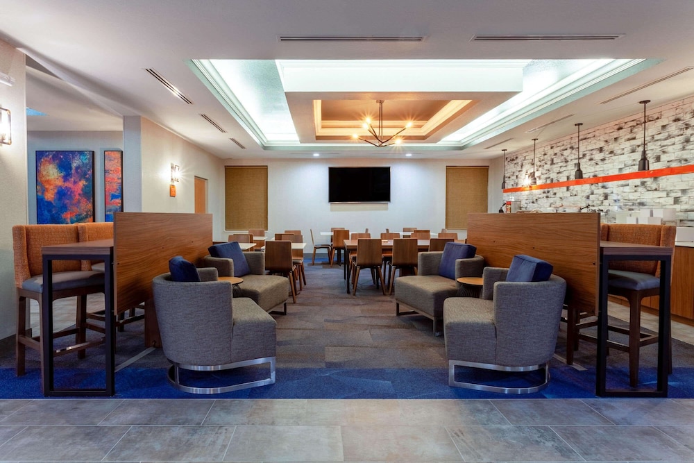 Sleep Inn & Suites St Petersburg Gateway 26/40