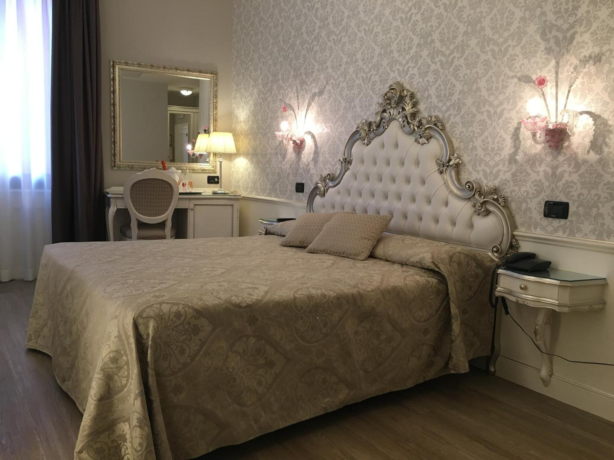 ROOM, TRIPLE