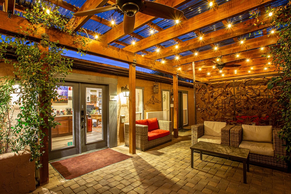 Lantern Light Inn - Romantic Getaway 6/68