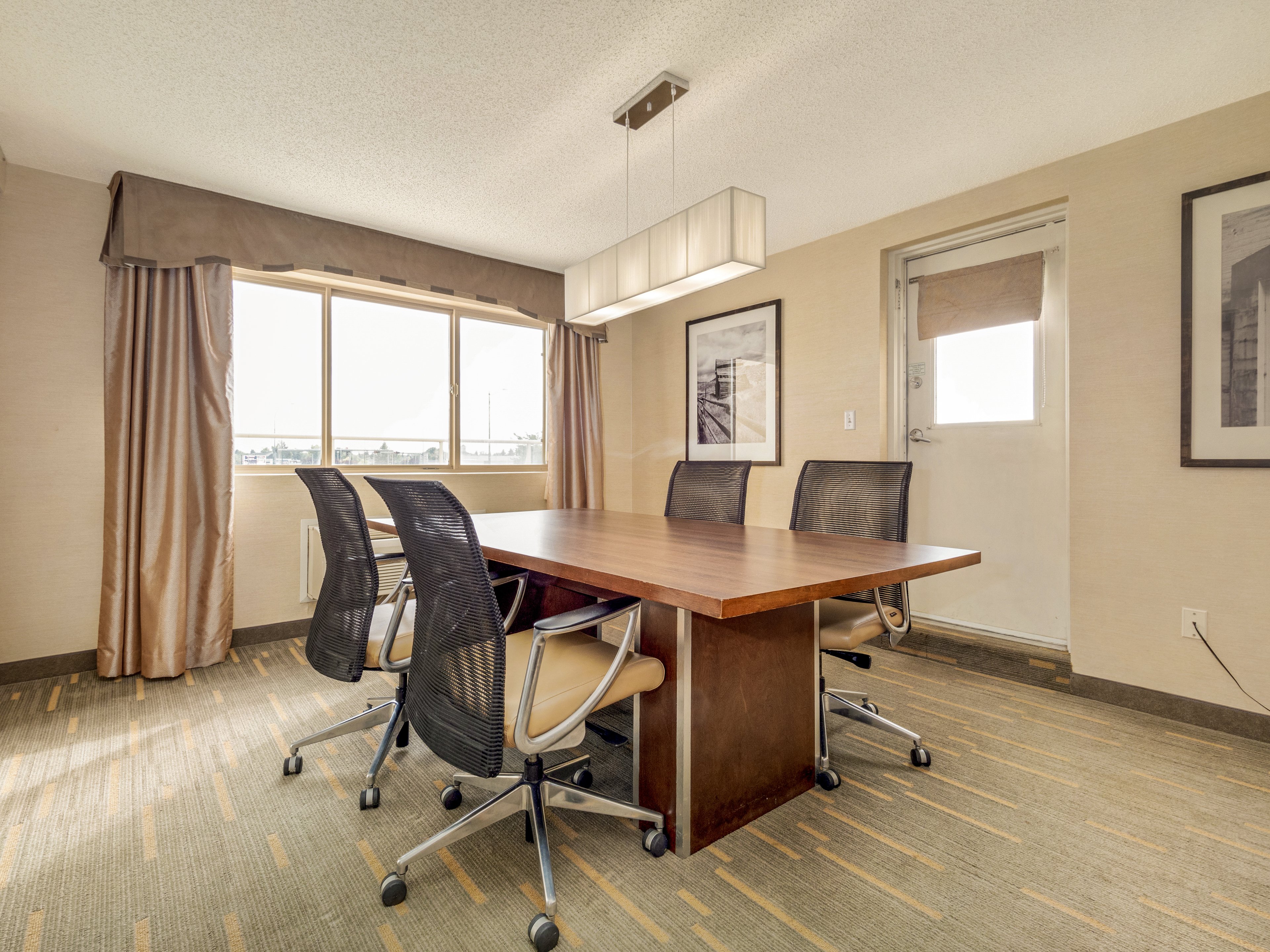 HOLIDAY INN LETHBRIDGE 37/50