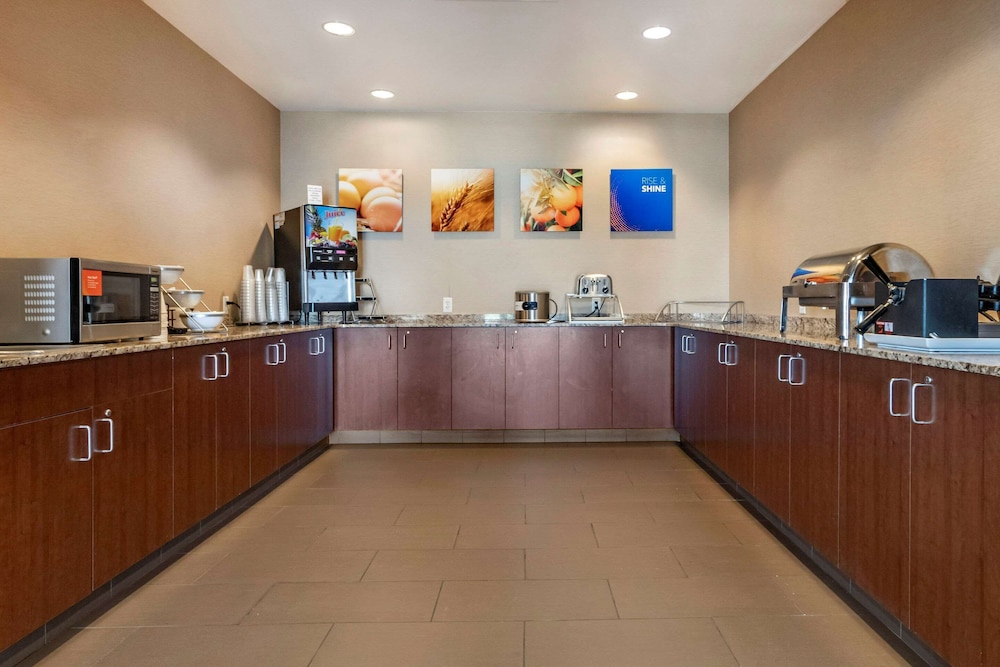 Comfort Suites Airport-University 14/33