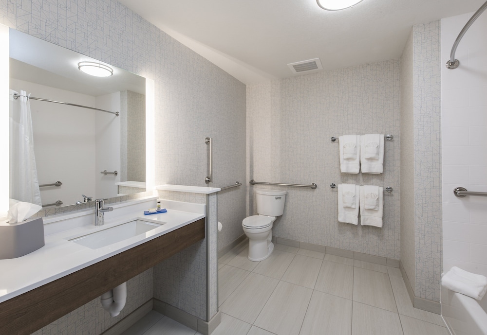 Holiday Inn Express and Suites Phoenix North Happy Valley an IHG Hotel 20/64