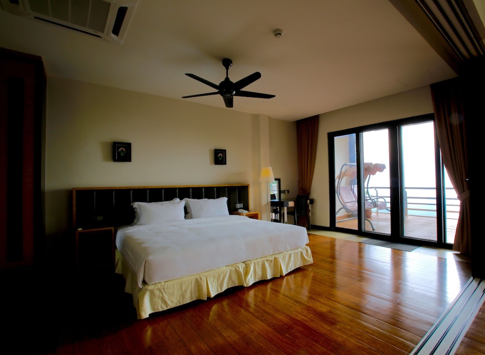 EXCLUSIVE, SUITE