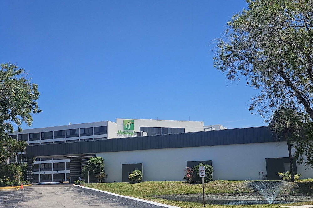 Holiday Inn St Petersburg N Clearwater 66/68