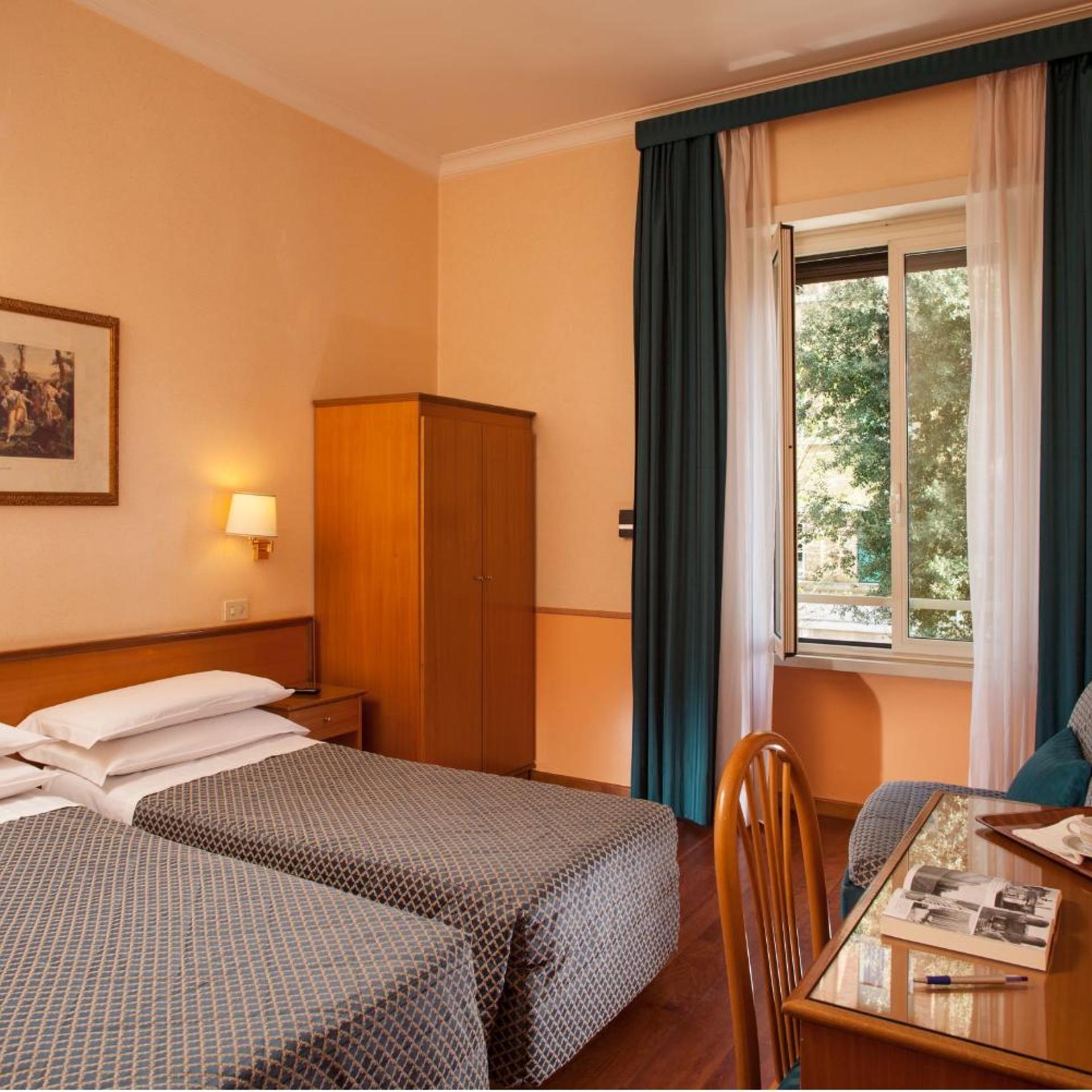 ROOM, DOUBLE BED