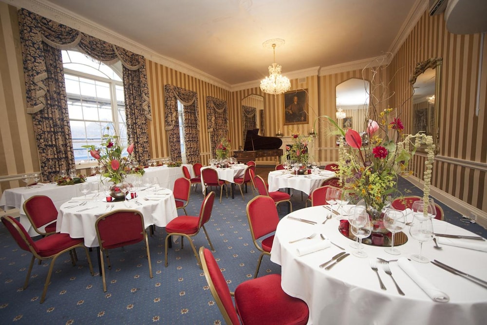 Norfolk Arms Hotel 49/55