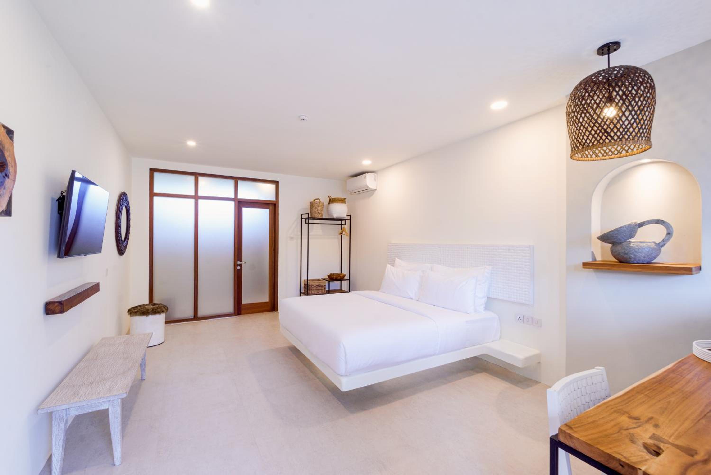 Deluxe, Double or Twin Bed