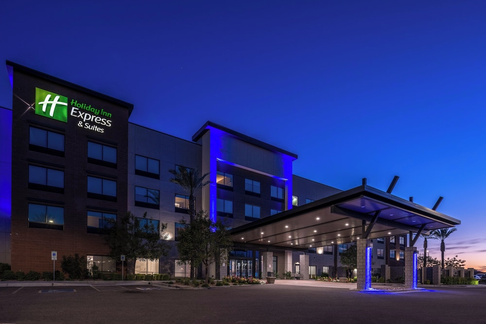 Holiday Inn Express & Suites - Gilbert - Mesa Gateway Airport 3/50