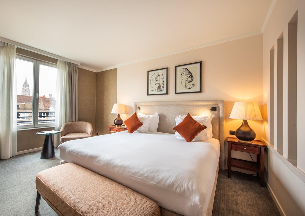 SUPERIOR, DOUBLE OR TWIN BED, CITY VIEW