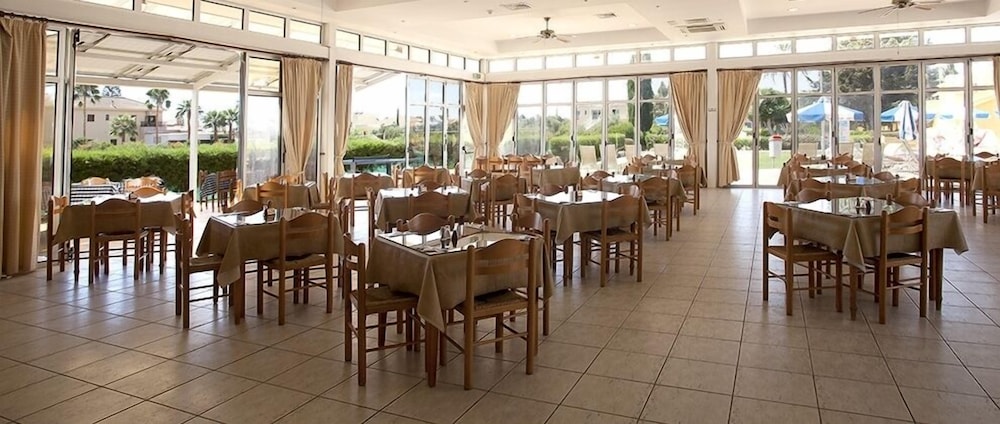 Makronisos Holiday Village 36/50